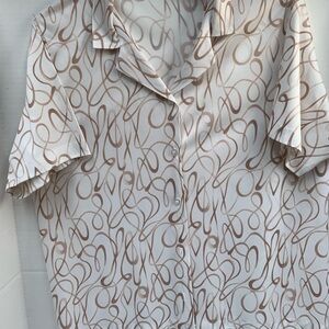 Source Unknown White and Brown Abstract Blouse 5 button short sleeve washable